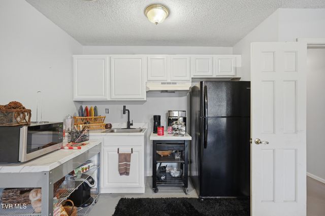 5042 Flat Gap Road, Pound, VA 24279