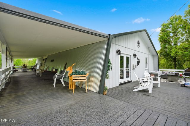 5042 Flat Gap Road, Pound, VA 24279