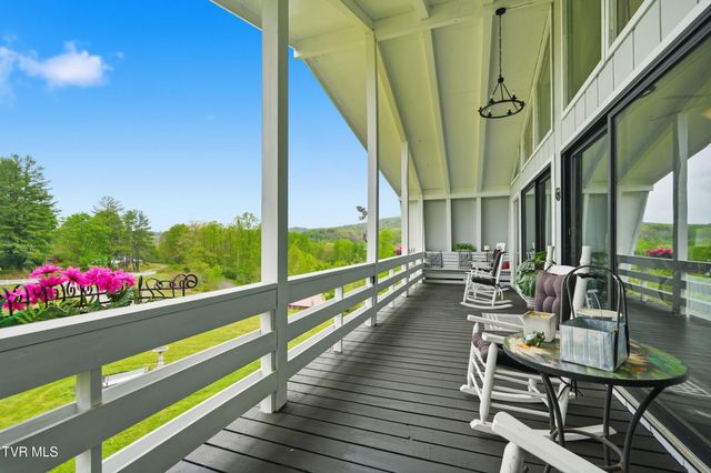 5042 Flat Gap Road, Pound, VA 24279