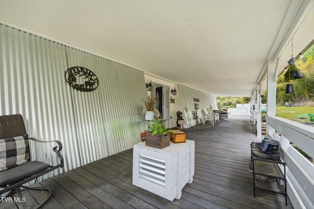 5042 Flat Gap Road, Pound, VA 24279