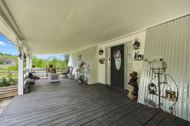 5042 Flat Gap Road, Pound, VA 24279