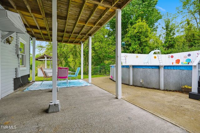5042 Flat Gap Road, Pound, VA 24279
