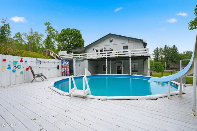 5042 Flat Gap Road, Pound, VA 24279