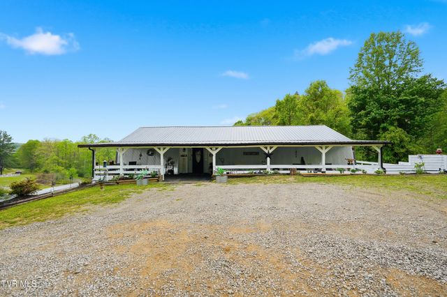 5042 Flat Gap Road, Pound, VA 24279