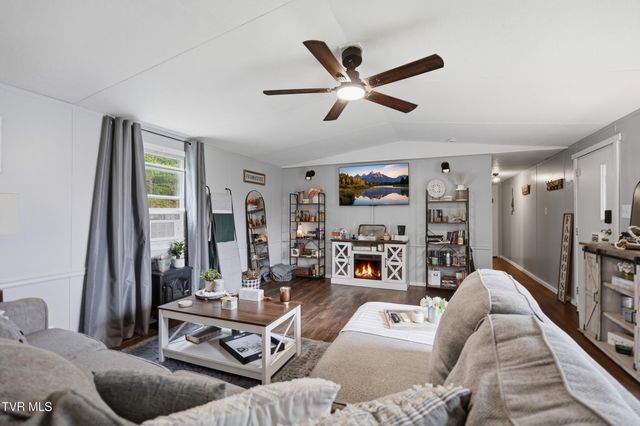 5042 Flat Gap Road, Pound, VA 24279