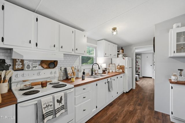 5042 Flat Gap Road, Pound, VA 24279