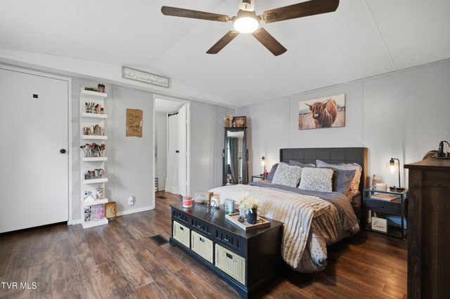 5042 Flat Gap Road, Pound, VA 24279