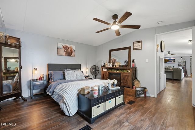 5042 Flat Gap Road, Pound, VA 24279