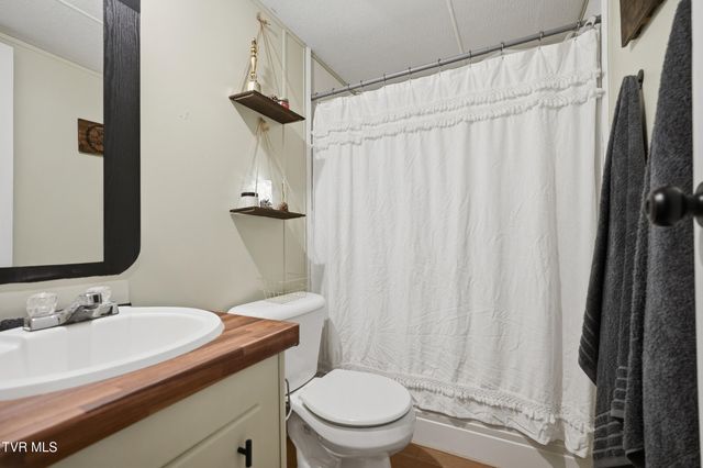 5042 Flat Gap Road, Pound, VA 24279
