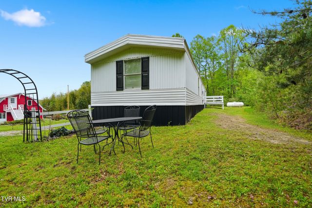 5042 Flat Gap Road, Pound, VA 24279