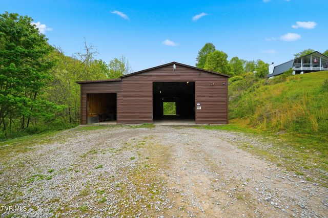 5042 Flat Gap Road, Pound, VA 24279
