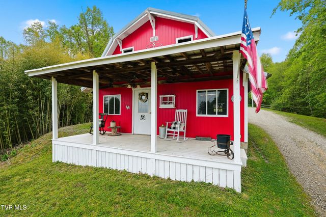 5042 Flat Gap Road, Pound, VA 24279