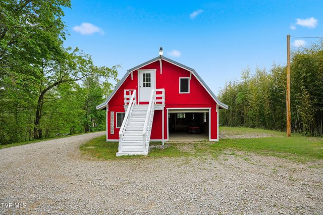 5042 Flat Gap Road, Pound, VA 24279