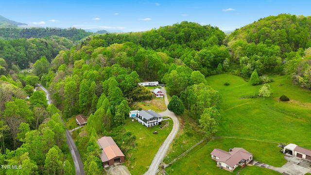 5042 Flat Gap Road, Pound, VA 24279