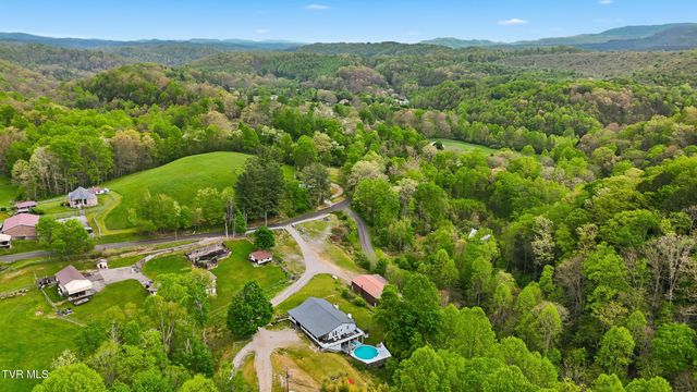 5042 Flat Gap Road, Pound, VA 24279