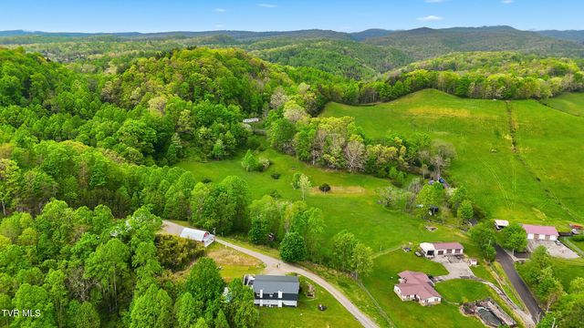 5042 Flat Gap Road, Pound, VA 24279