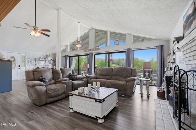5042 Flat Gap Road, Pound, VA 24279