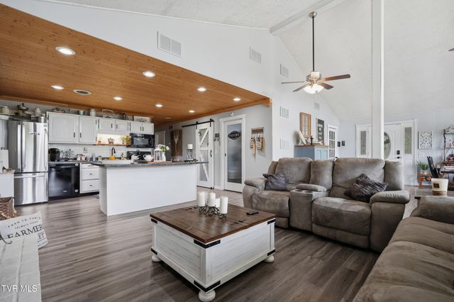 5042 Flat Gap Road, Pound, VA 24279