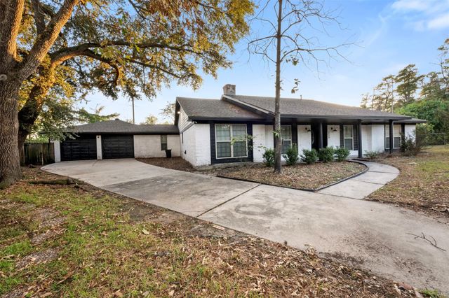 215 Acorn Tree Court, Spring, TX 77388