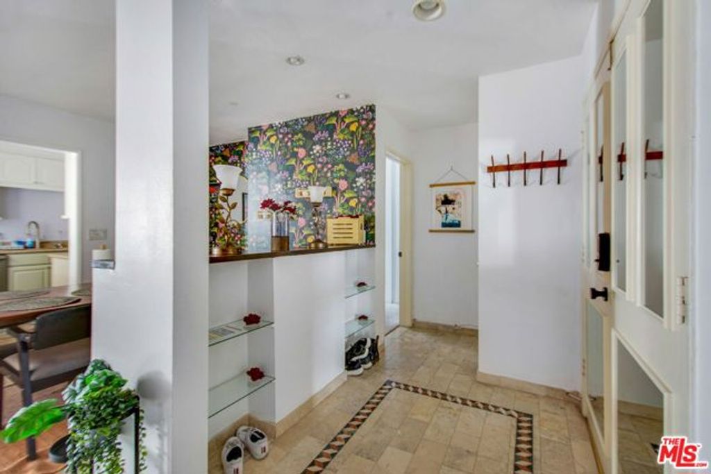 5651 Sumner Way 209, Culver City, CA 90230