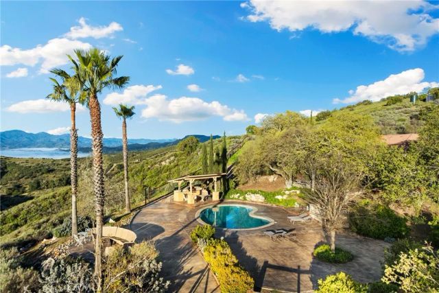 1220 Skylar Lane, Lake Nacimiento, CA 93426