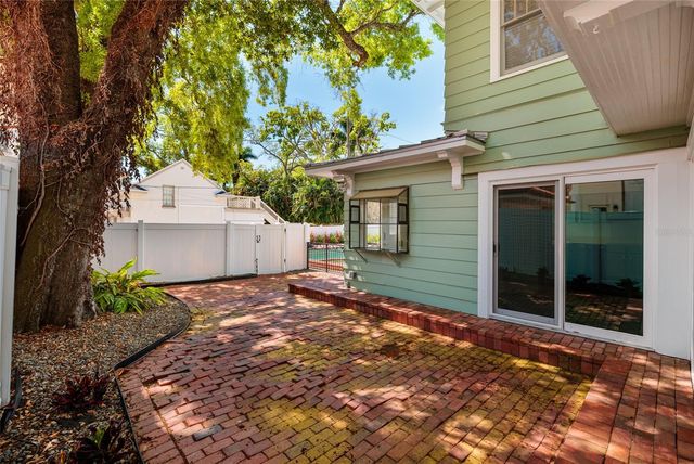 756 17TH AVENUE NE, St Petersburg, FL 33704