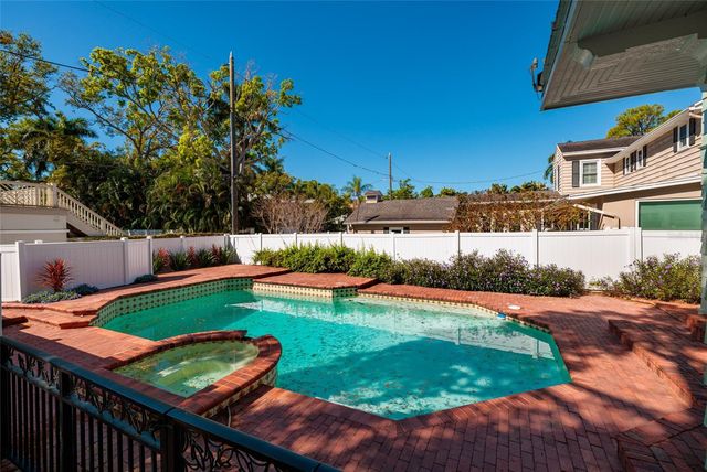 756 17TH AVENUE NE, St Petersburg, FL 33704