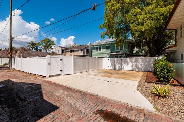 756 17TH AVENUE NE, St Petersburg, FL 33704