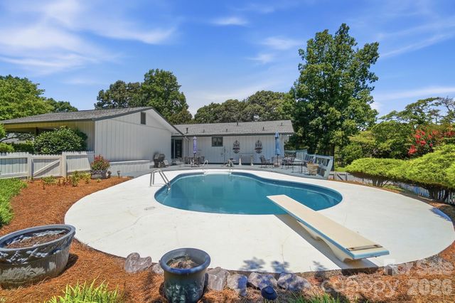 1507 Heatherloch Drive, Gastonia, NC 28054