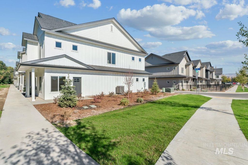 8273 W Latte Ln, Garden City, ID 83714 photo 3