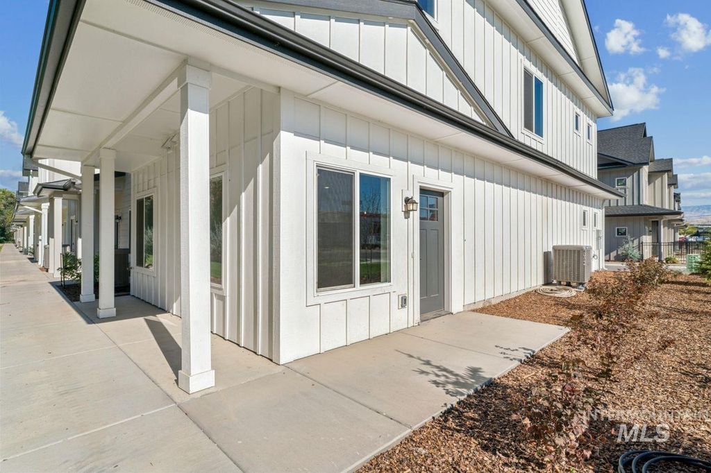8273 W Latte Ln, Garden City, ID 83714 photo 4