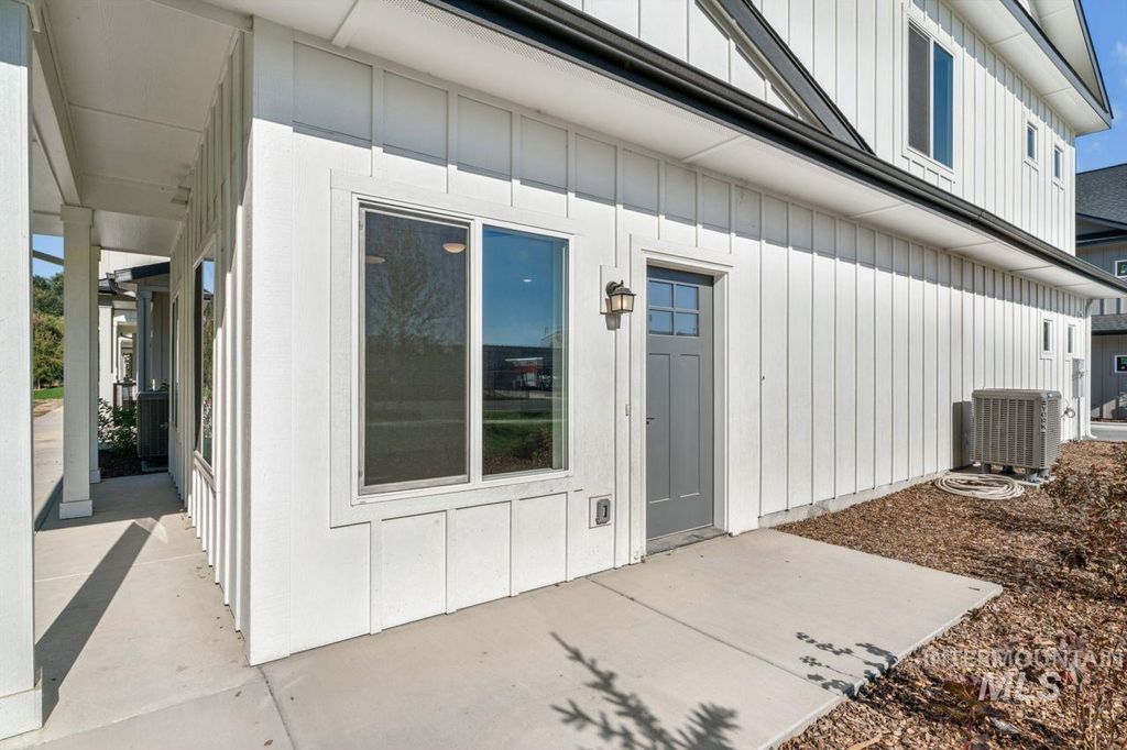 8273 W Latte Ln, Garden City, ID 83714 photo 5