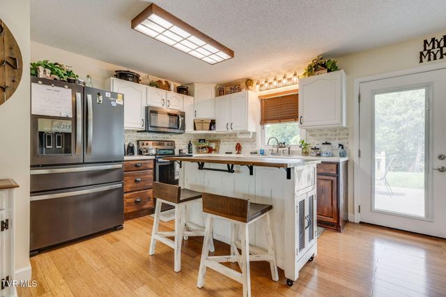 873 Sycamore Shoals Drive, Elizabethton, TN 37643