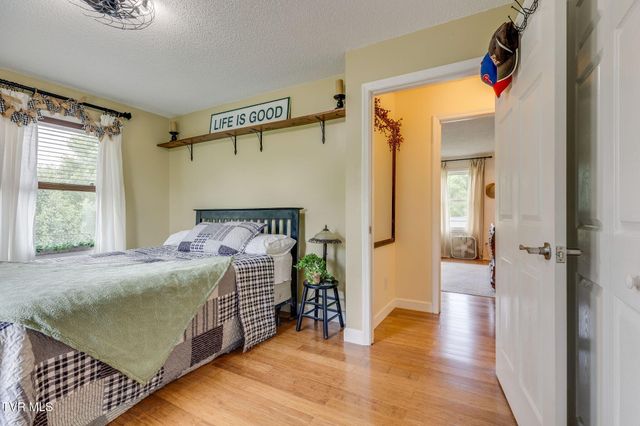 873 Sycamore Shoals Drive, Elizabethton, TN 37643