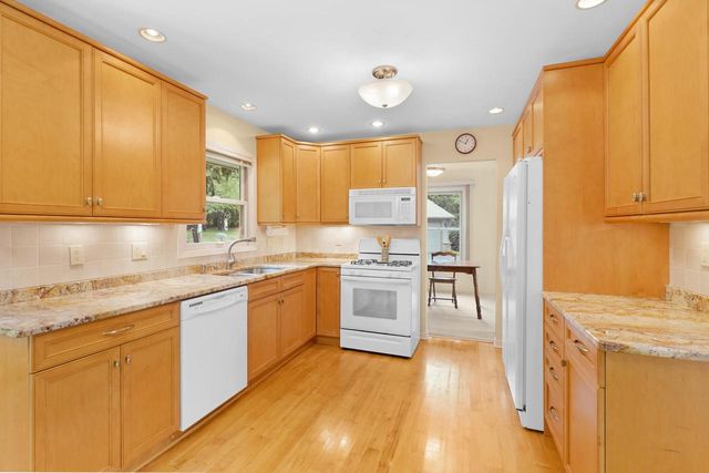 N11W31116 Bunker Hill TRAIL, Delafield, WI 53018