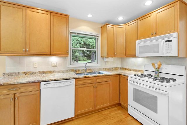 N11W31116 Bunker Hill TRAIL, Delafield, WI 53018