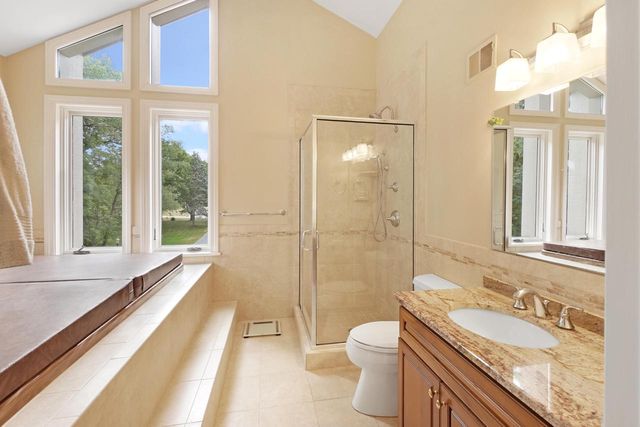 N11W31116 Bunker Hill TRAIL, Delafield, WI 53018