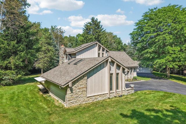 N11W31116 Bunker Hill TRAIL, Delafield, WI 53018