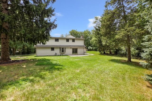 N11W31116 Bunker Hill TRAIL, Delafield, WI 53018