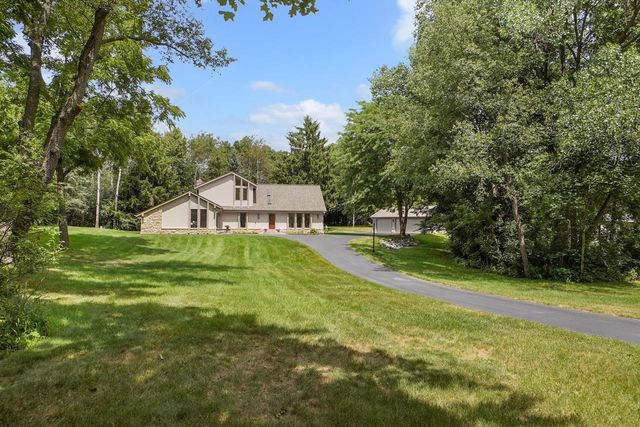 N11W31116 Bunker Hill TRAIL, Delafield, WI 53018