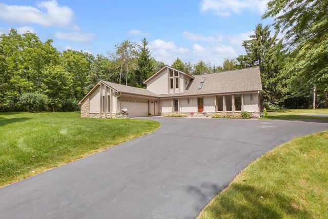 N11W31116 Bunker Hill TRAIL, Delafield, WI 53018