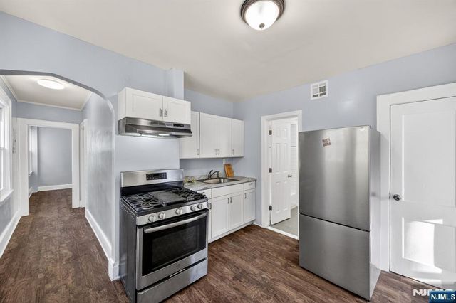 134 Dewey, Newark, NJ 07112