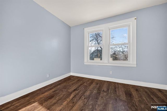 134 Dewey, Newark, NJ 07112