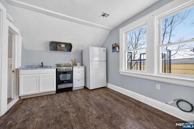 134 Dewey, Newark, NJ 07112