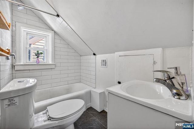 134 Dewey, Newark, NJ 07112