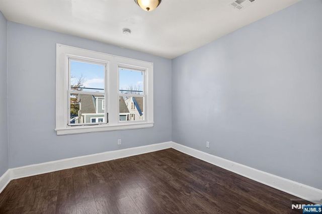 134 Dewey, Newark, NJ 07112