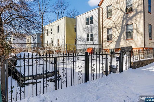 134 Dewey, Newark, NJ 07112