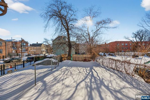 134 Dewey, Newark, NJ 07112