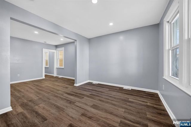 134 Dewey, Newark, NJ 07112