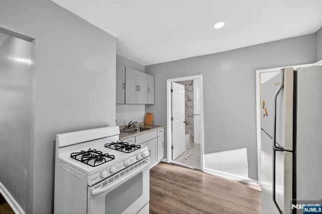 134 Dewey, Newark, NJ 07112